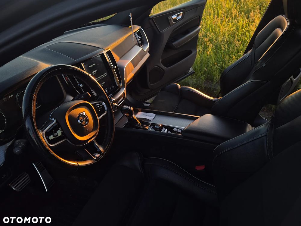 Volvo XC 60 T4 R-Design - 8