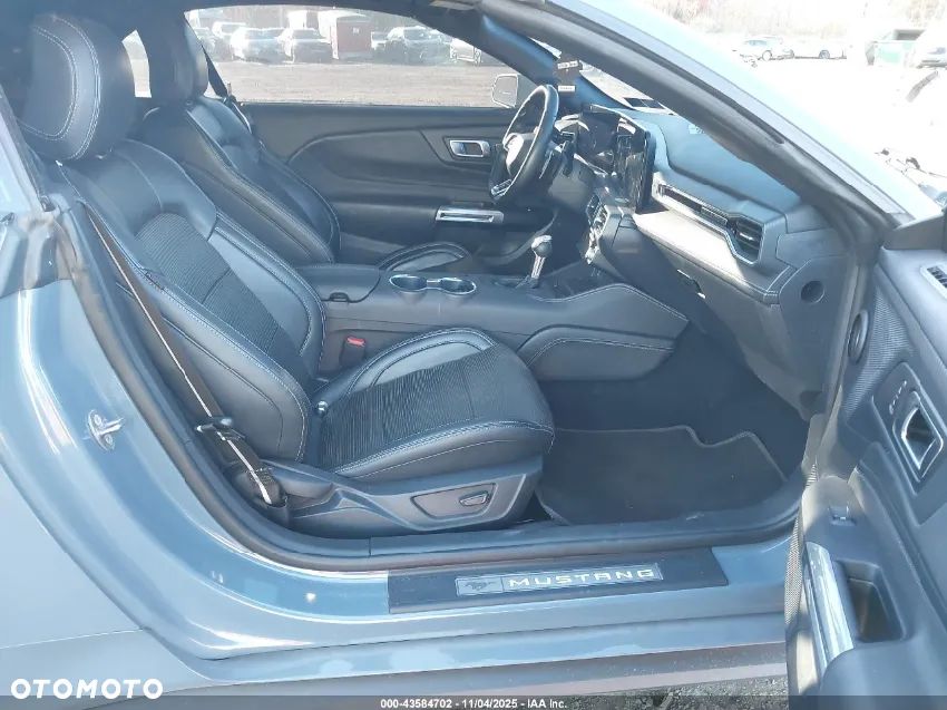 Ford Mustang - 6