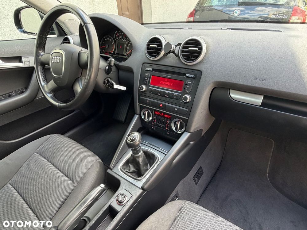 Audi A3 Sportback 1.6 Ambiente - 26
