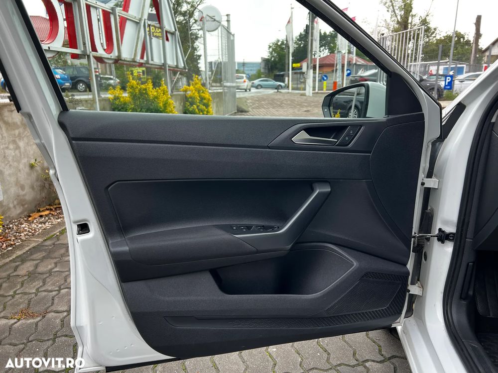 Volkswagen Polo 1.0 MPI Base - 28