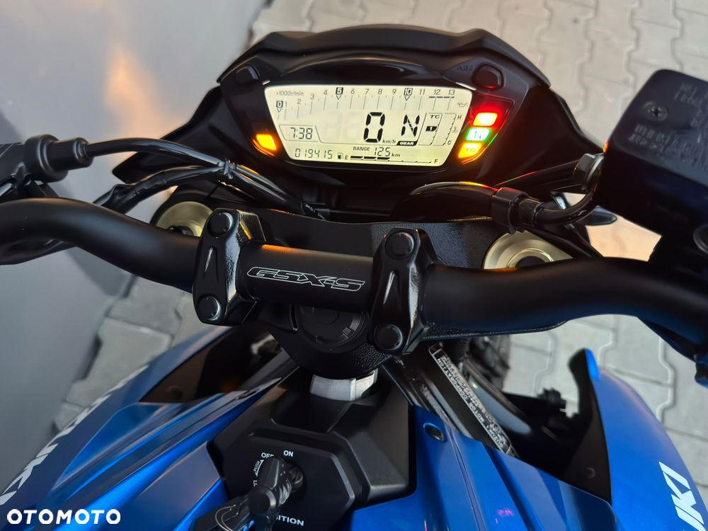 Suzuki GSX - 16