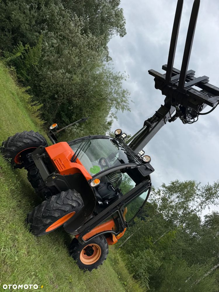 Ausa T204 H. JAPOŃSKA Ładowarka Teleskopowa 4,2 metra Wysuw. Udźwig 2,2 tony. Rozsuwanie wideł HYDRAULICZNE.  Maszyna Jak Nowa z Salonu. Pochodzi z Gospodarstwa Norweskiego! 2017rok. przebieg tylko 3800mtg. Silnik Kubota 4cylindry!  ZERO ZUŻYCIA ORYGINAŁ.  Ani Deka luzów i wycieków. Aktualna DEKRA BMWT. Bardzo mały i zgrabny sprzęt o potężnej wydajnośći. Opony Nowe! Szybka wolna jazda. 3 tryby skrętu! Pełne sterowanie z dżojstika! Wersja Norweska! Kilka dodatkowych wyjść Hydraulicznych! Jazda Hydrostatic Wielka Okazja - 35