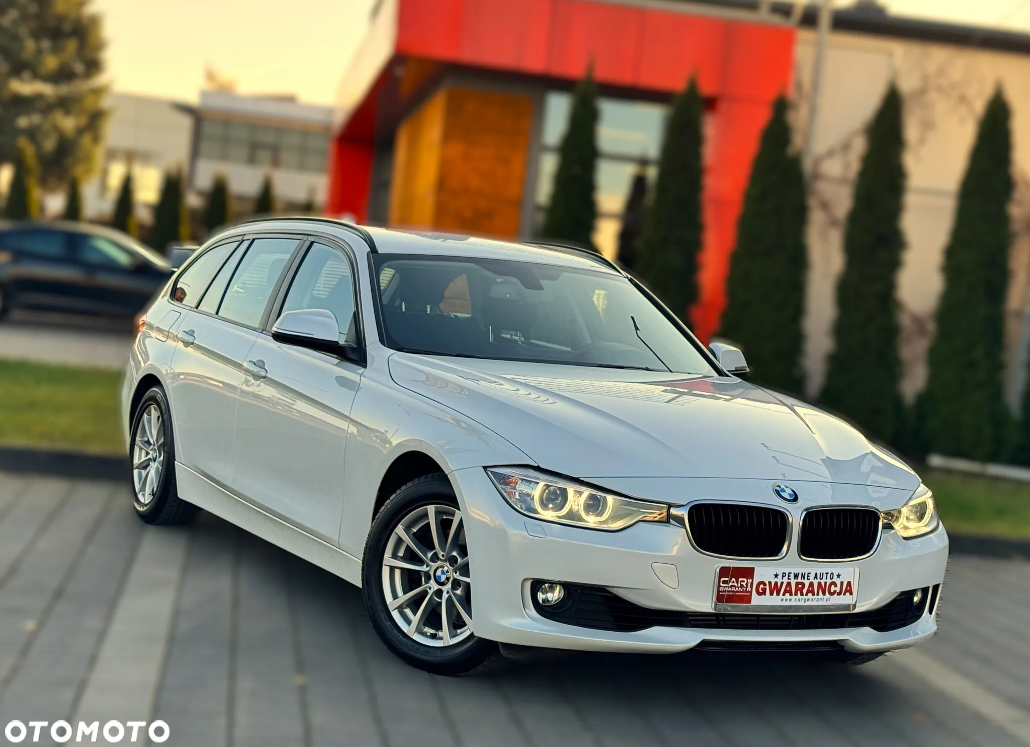 BMW Seria 3 320i Touring xDrive - 2