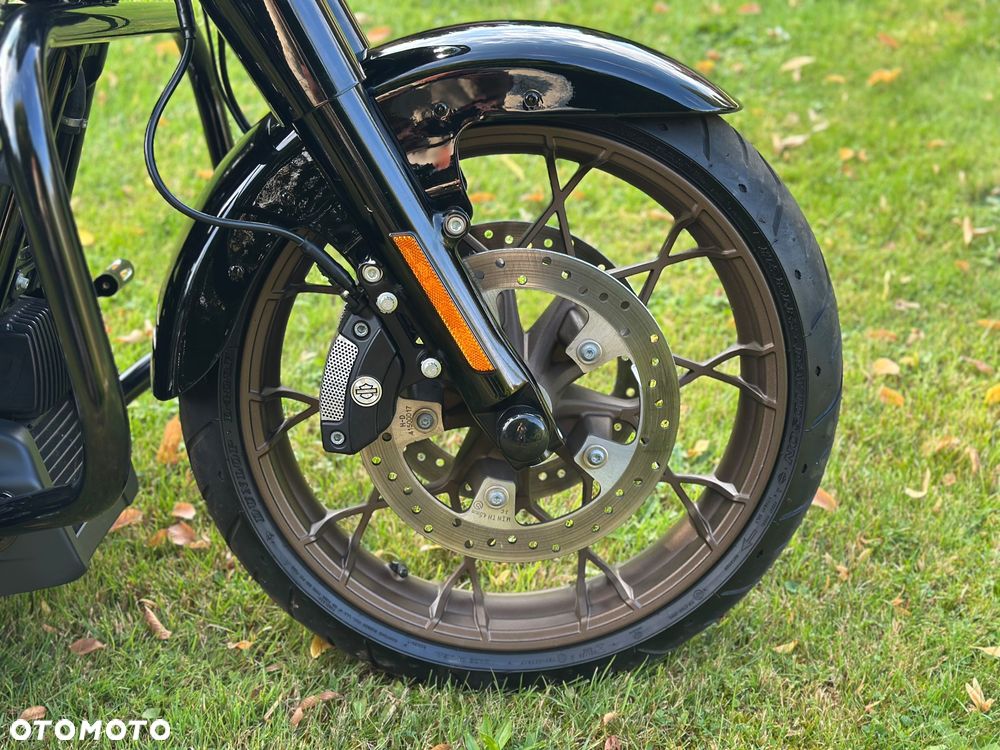 Harley-Davidson Touring Street Glide - 16