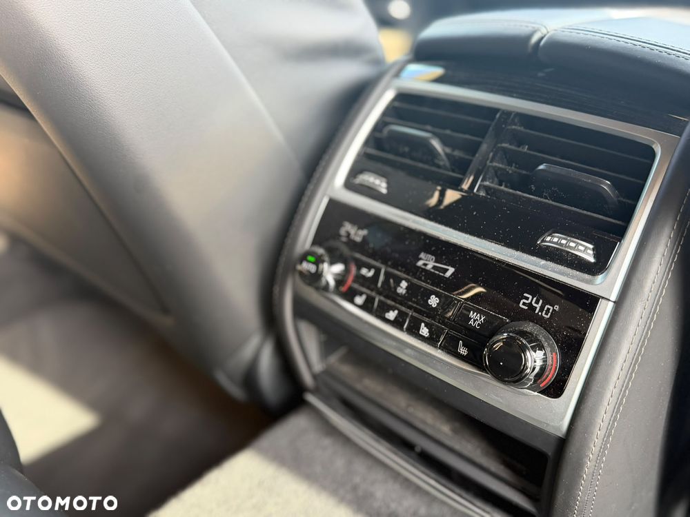 BMW Seria 7 750i xDrive sport - 16