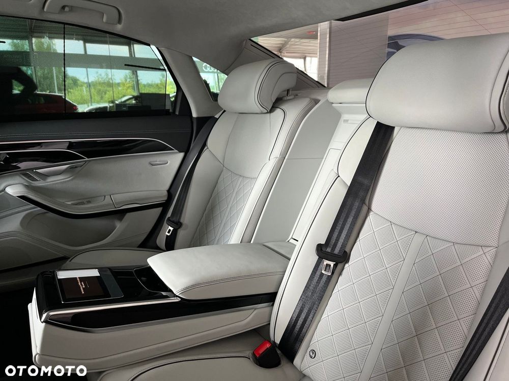 Audi A8 - 4