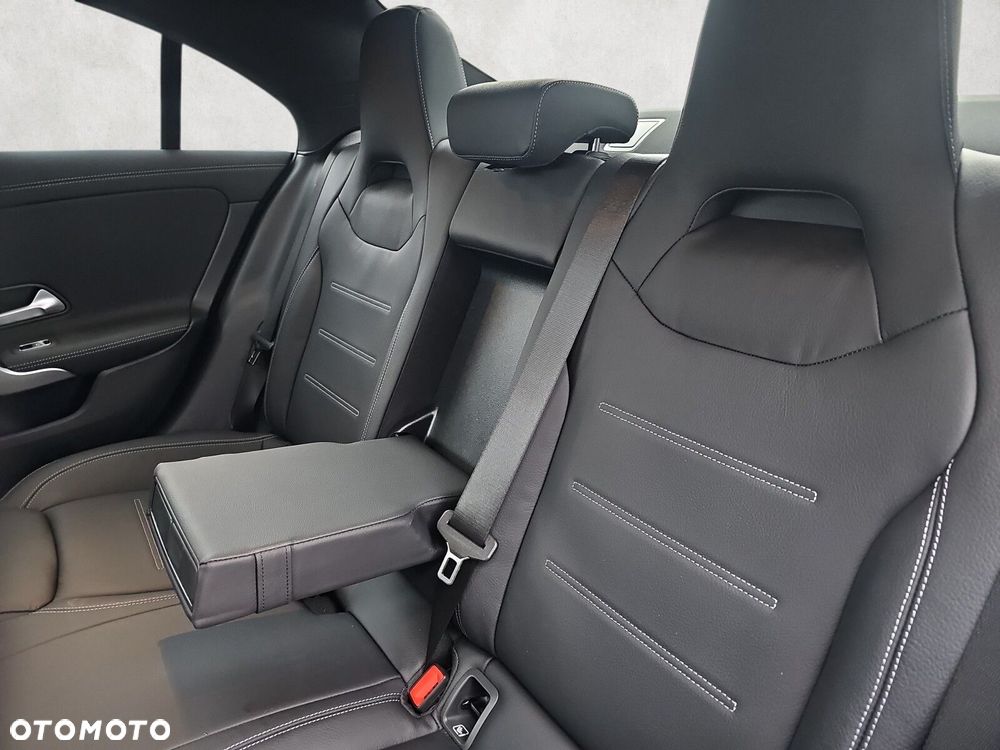 Mercedes-Benz CLA - 12