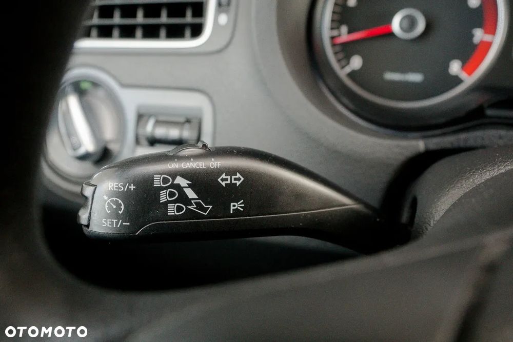 Volkswagen Polo 1.4 16V Highline - 17