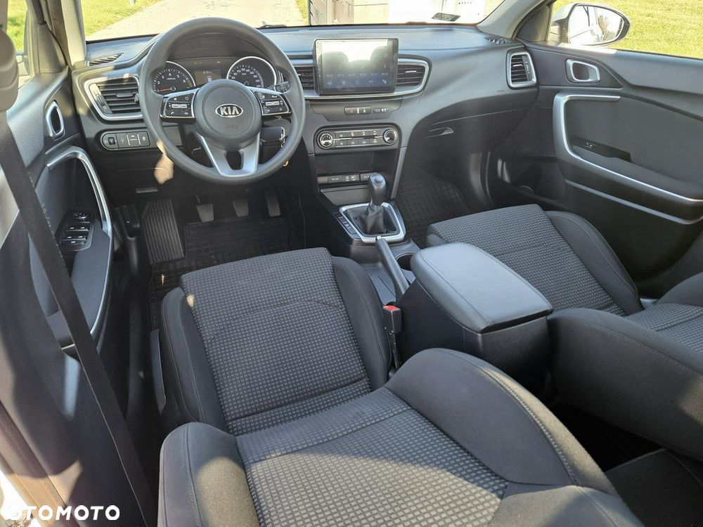 Kia Ceed - 12
