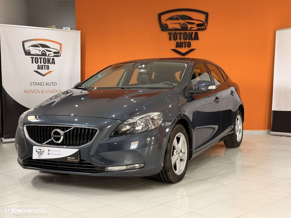 Volvo V40 2.0 D2 Momentum - 1
