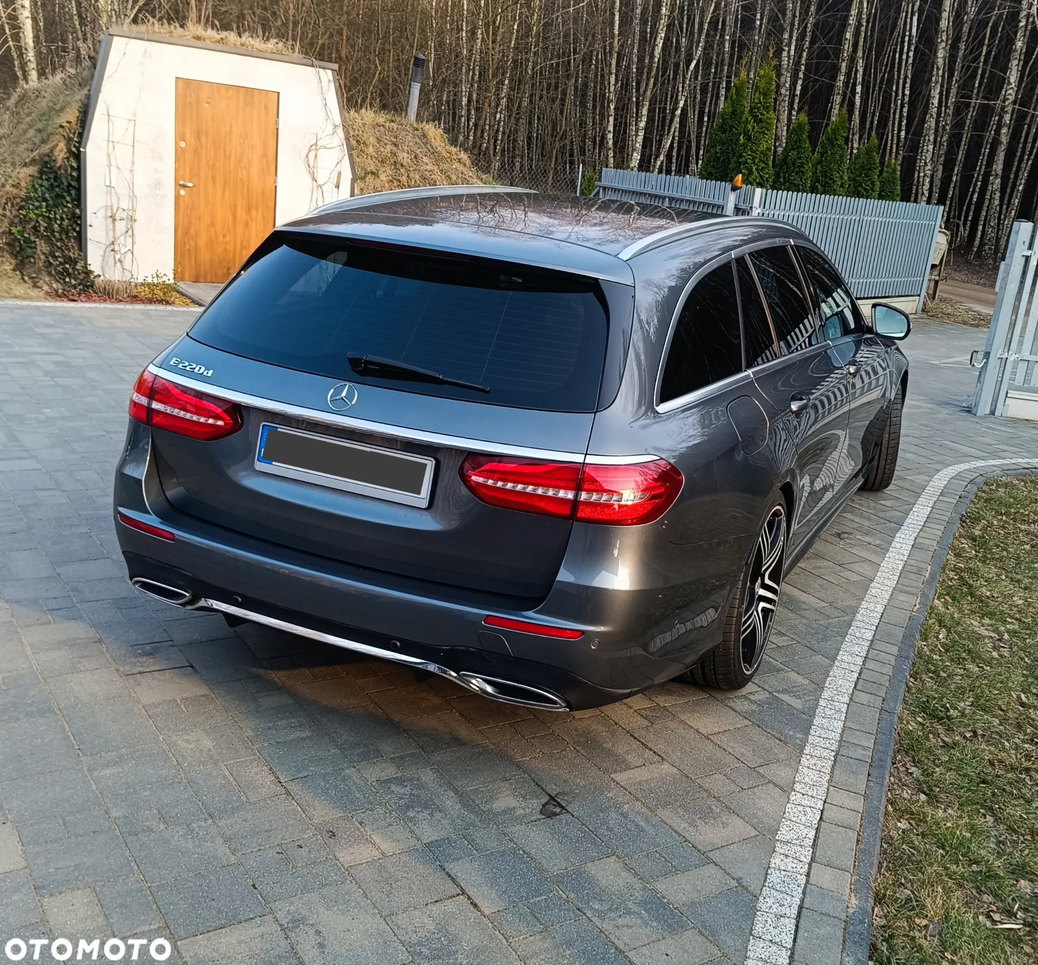 Mercedes-Benz Klasa E 220 d T 9G-TRONIC AMG Line - 3