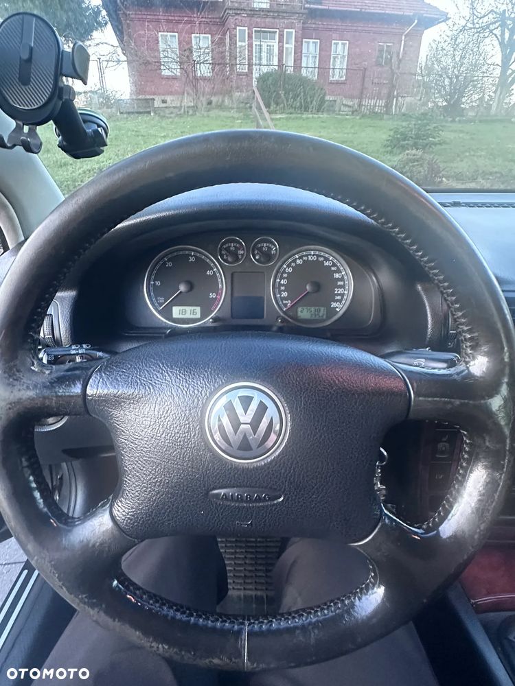 Volkswagen Passat 1.9 TDI Exclusive - 8