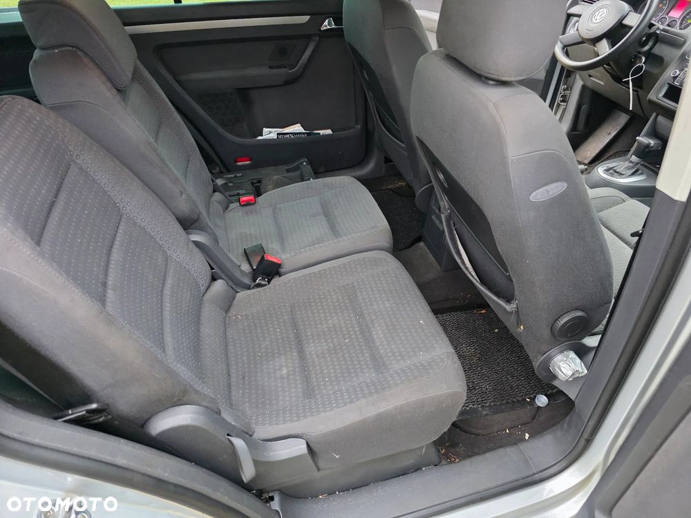 Volkswagen Touran 1.6 FSI - 12