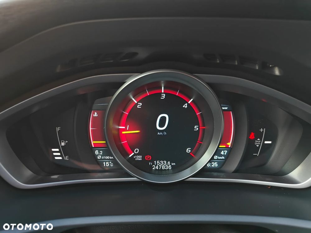 Volvo V40 D4 Drive-E R-Design Kinetic - 17