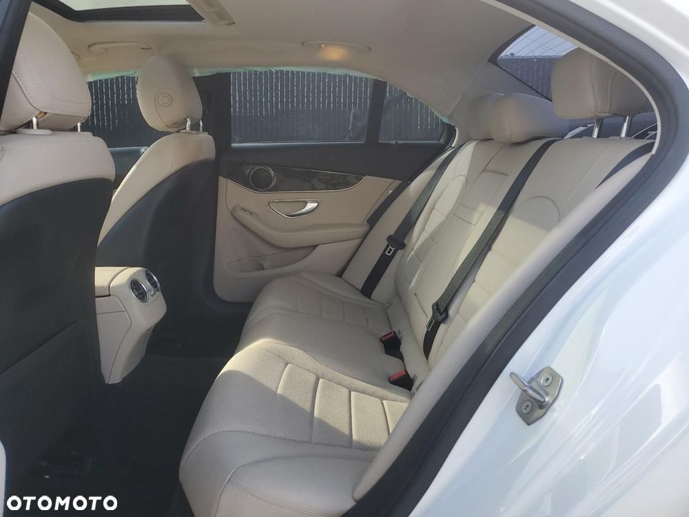 Mercedes-Benz Klasa C 300 9G-TRONIC Edition - 11