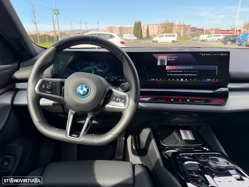 BMW i5 eDrive40 Pack Desportivo M - 16