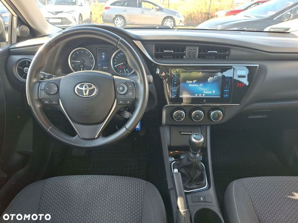 Toyota Corolla 1.6 Classic Plus - 12