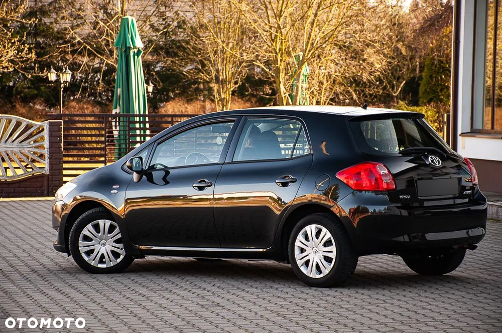 Toyota Auris 1.6 VVT-i Executive - 21
