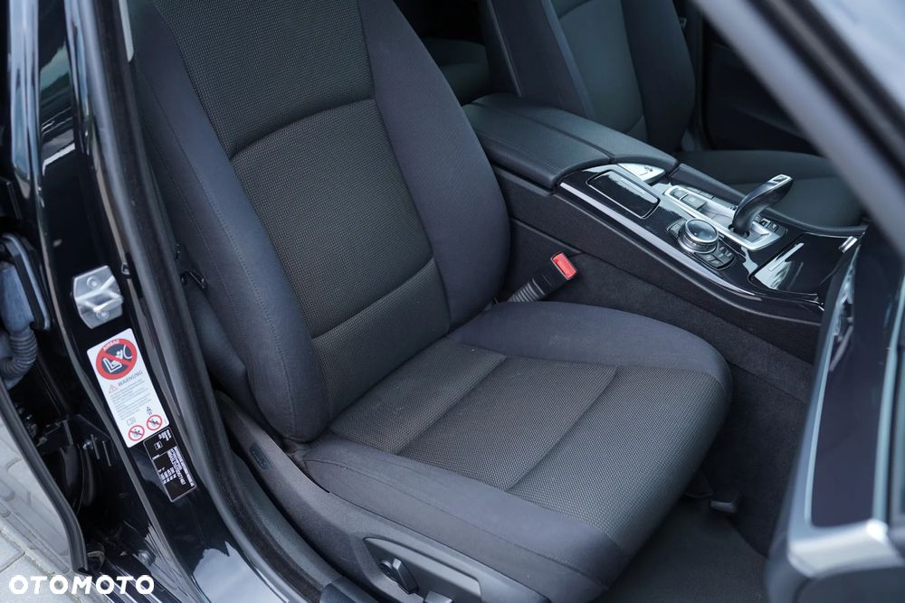 BMW Seria 5 520d Touring Sport Line - 24