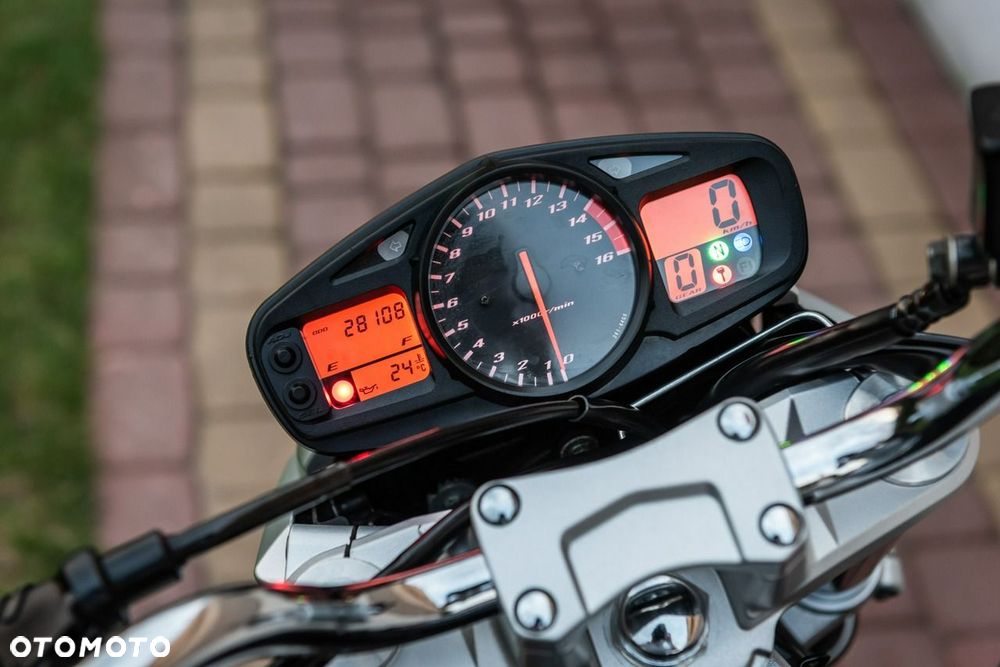 Suzuki GSR - 7