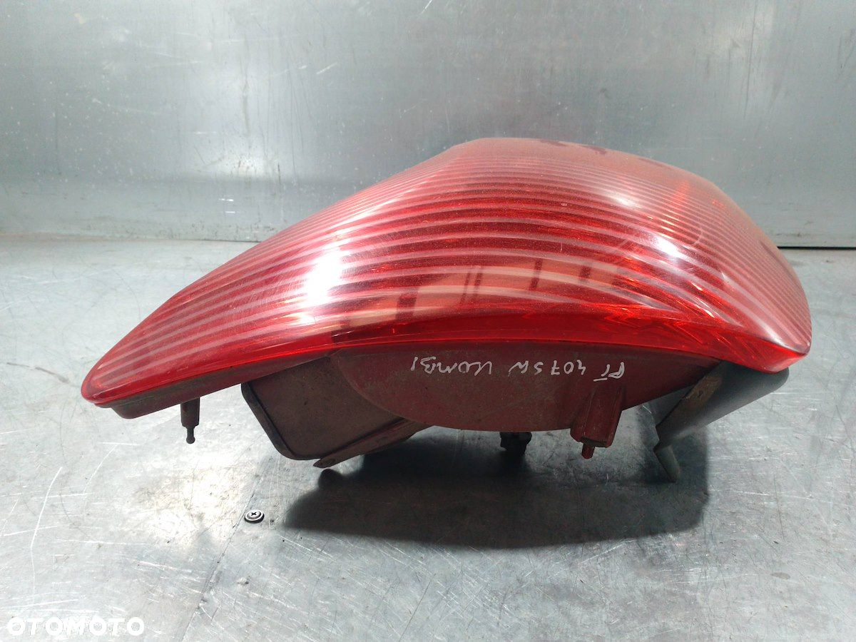 LAMPA TYLNA PRAWA PEUGEOT 407 SW 2.0 HDI KOMBI - 5