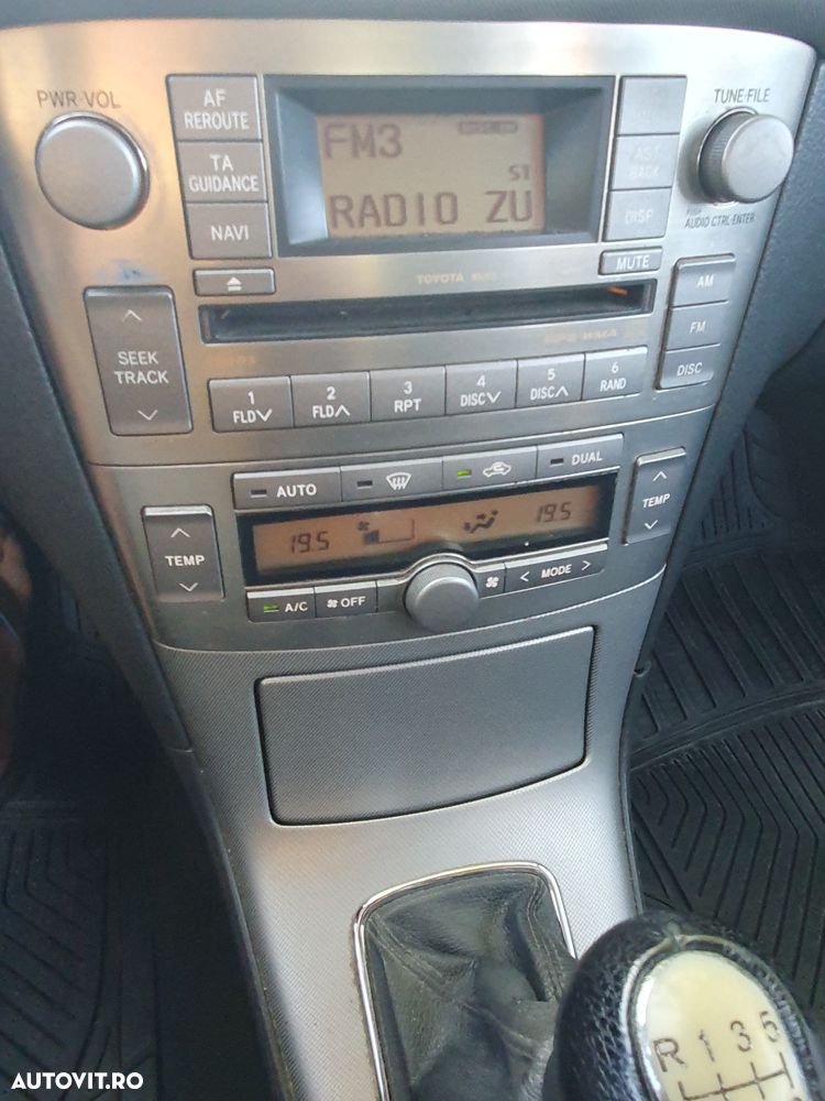 Toyota Avensis 1.8 Sedan Luna - 9