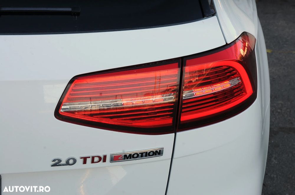 Volkswagen Passat Variant 2.0 TDI DSG 4Motion Highline - 22