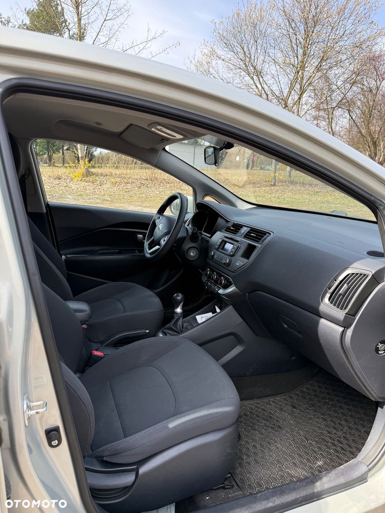 Kia Rio 1.2 L - 11