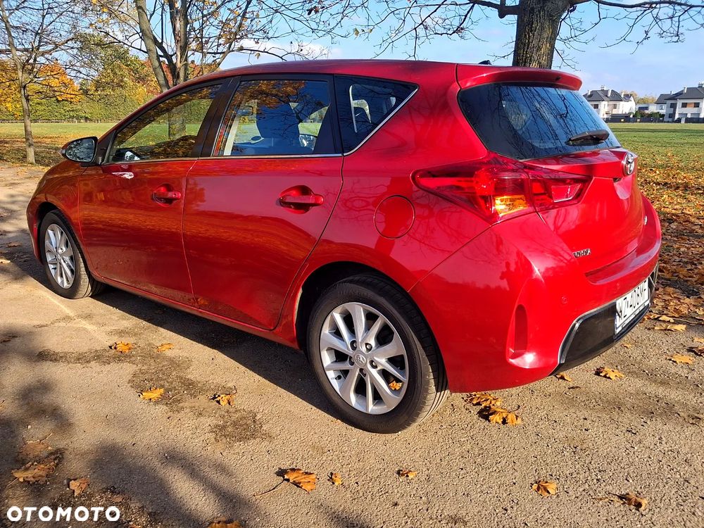 Toyota Auris 2013 photo 5