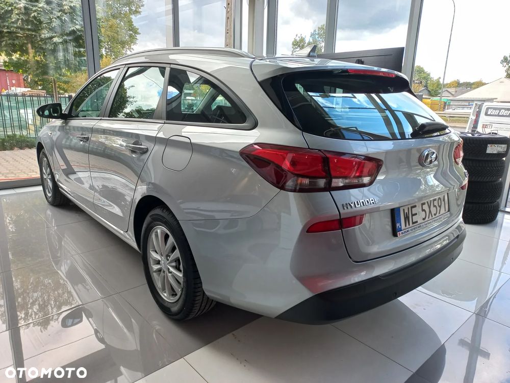 Hyundai i30 1.5 DPI Classic + - 7