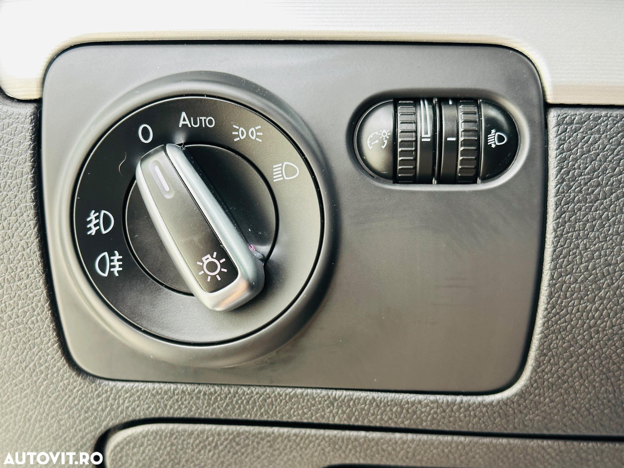 Volkswagen Golf - 25