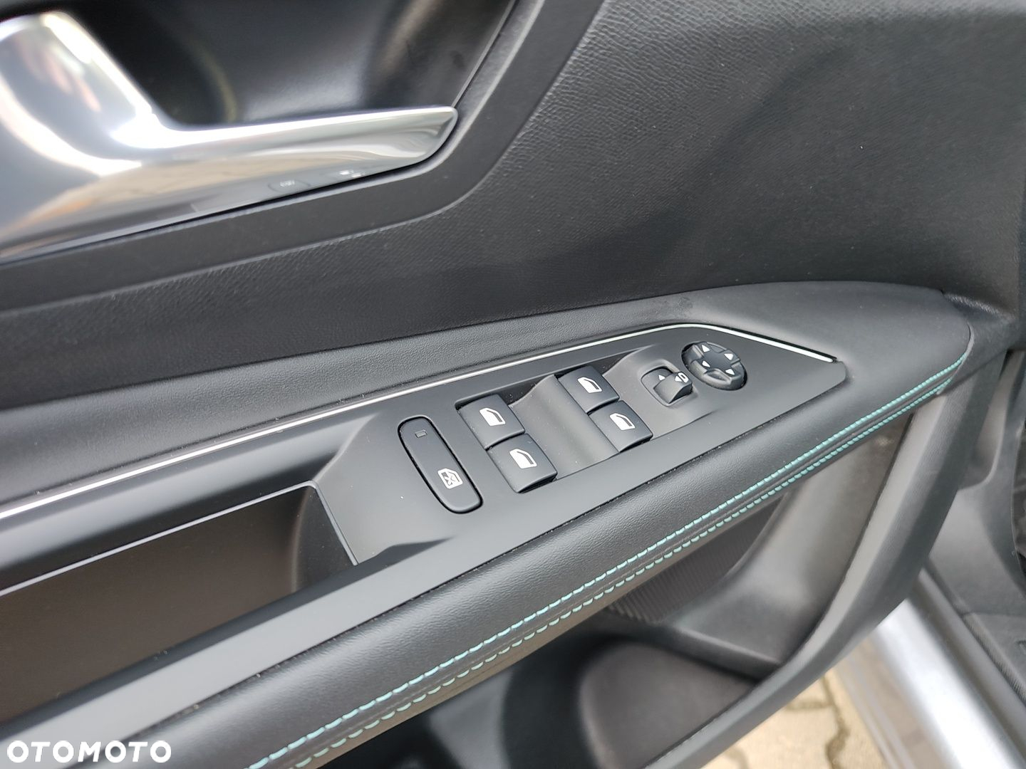 Peugeot 3008 1.2 PureTech Allure Pack S&S EAT8 - 16