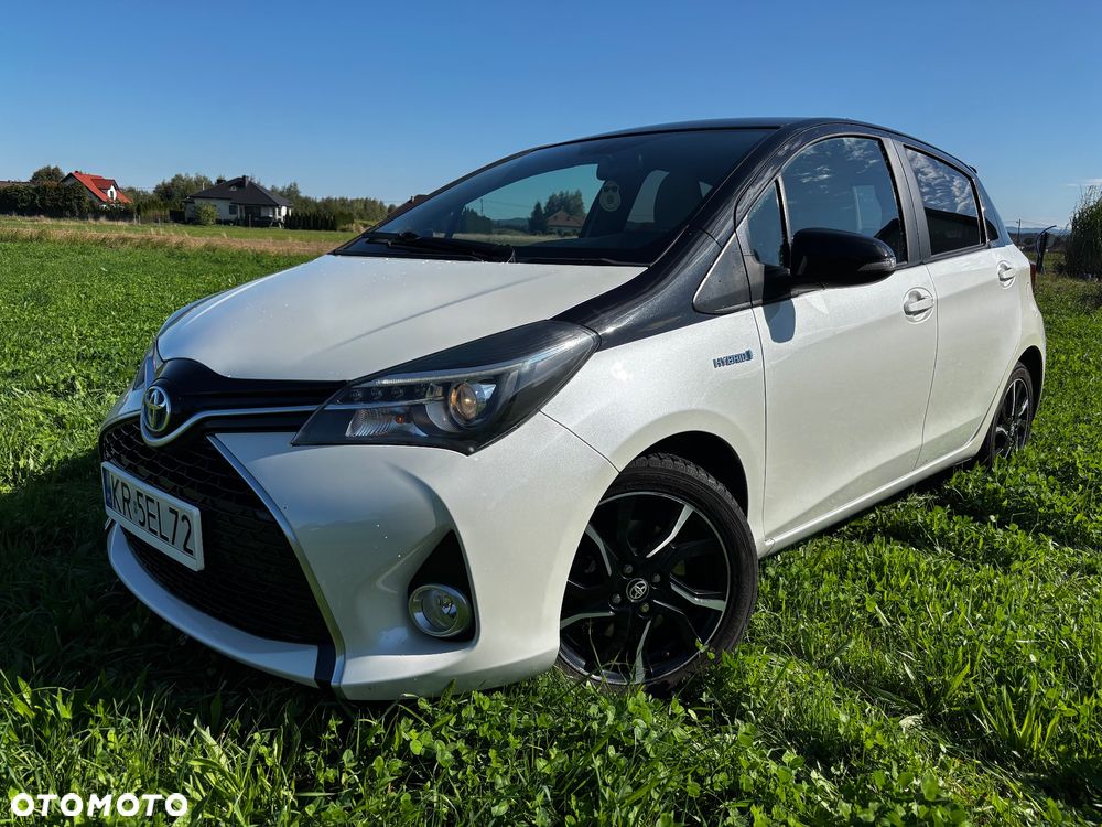 Toyota Yaris Hybrid 100 Selection Platinum - 1