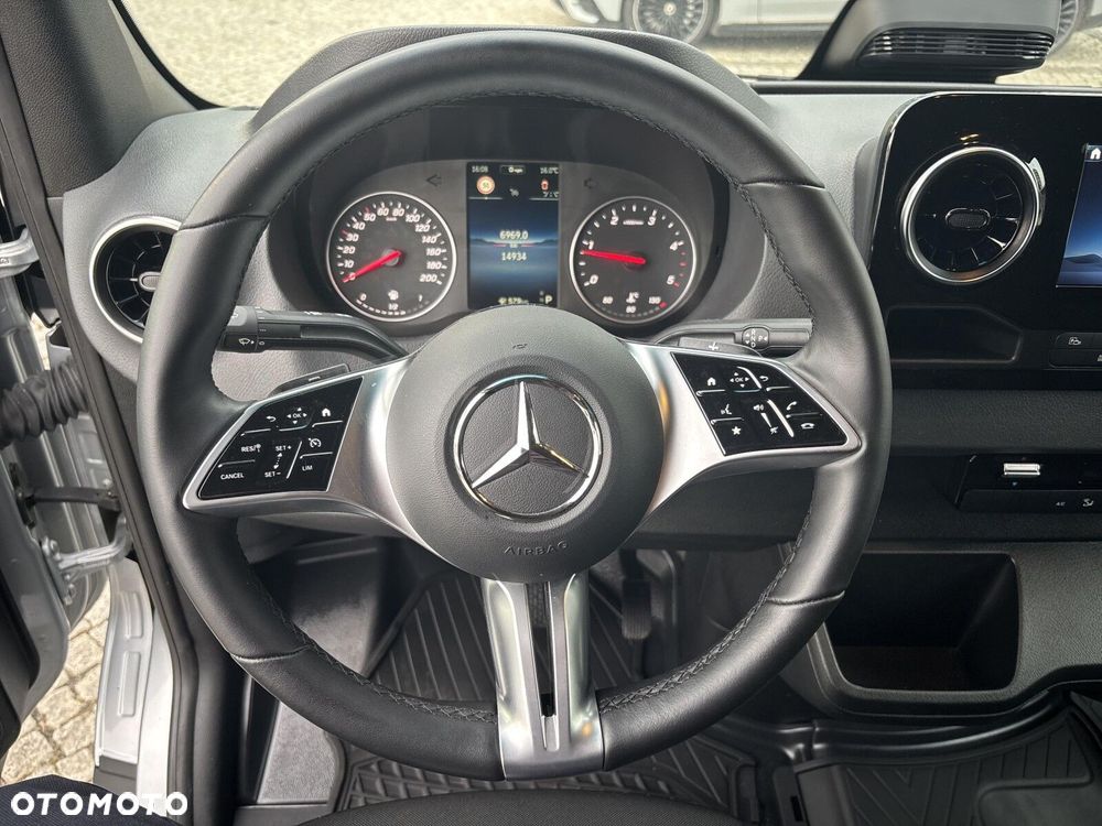 Mercedes-Benz Sprinter - 11