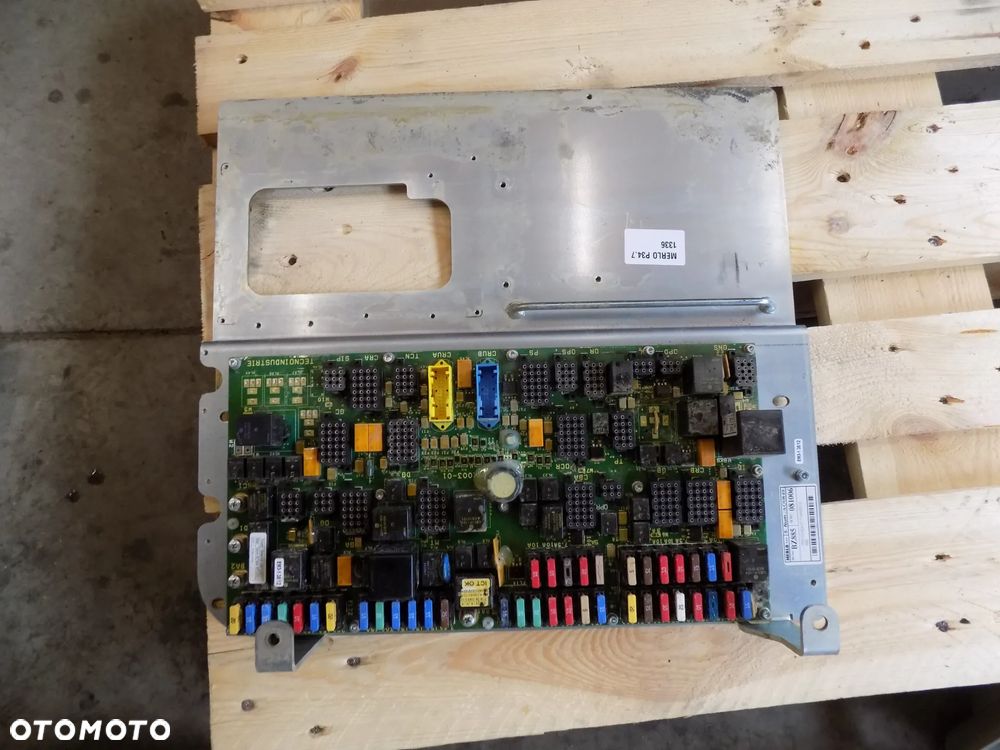 Merlo P 34.7 płyta sterowania bezpieczników 081007 - 1