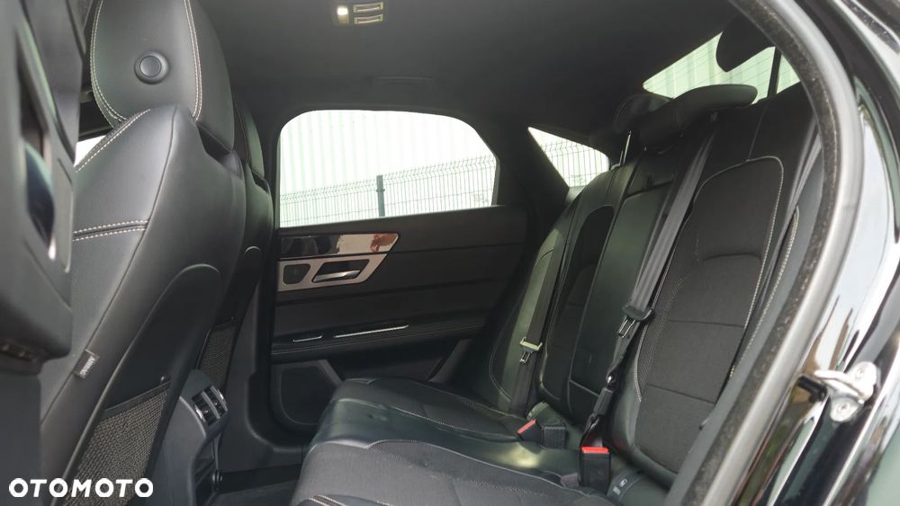 Jaguar XF 2.0 i4D R-Sport - 8