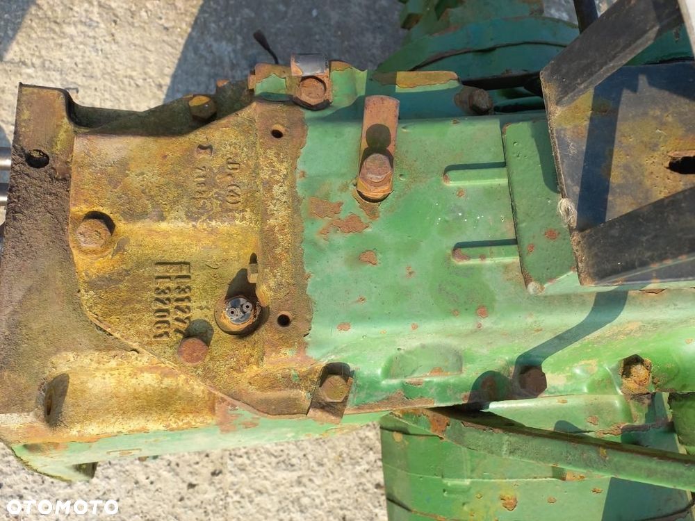 Elementy mostu JOHN DEERE 2030,2130,3030,3140,podnośnik,korpus,skrzynia,atak,zwolnica,tryb,synchronizator,wom,L31273,4 ,L28824, L29056, L31272, L32061 ,L29058  koło talerzowe,mechanizm różnicowy,pochwa,półoś ,wałek,koło zębate,wom - 5