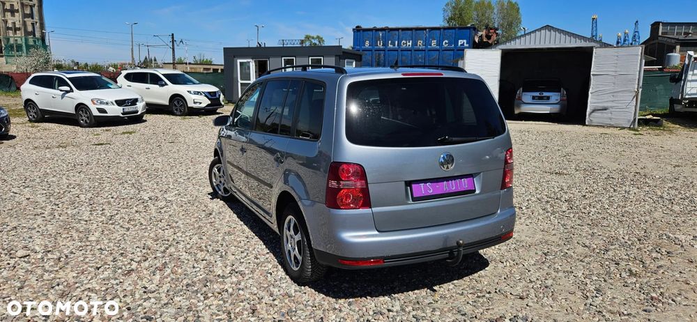 Volkswagen Touran - 8