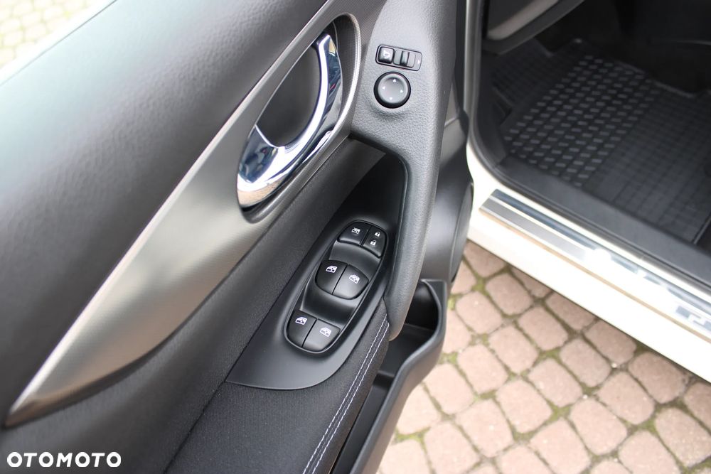 Nissan Qashqai 1.6 DCi N-Connecta Xtronic EU6 - 14