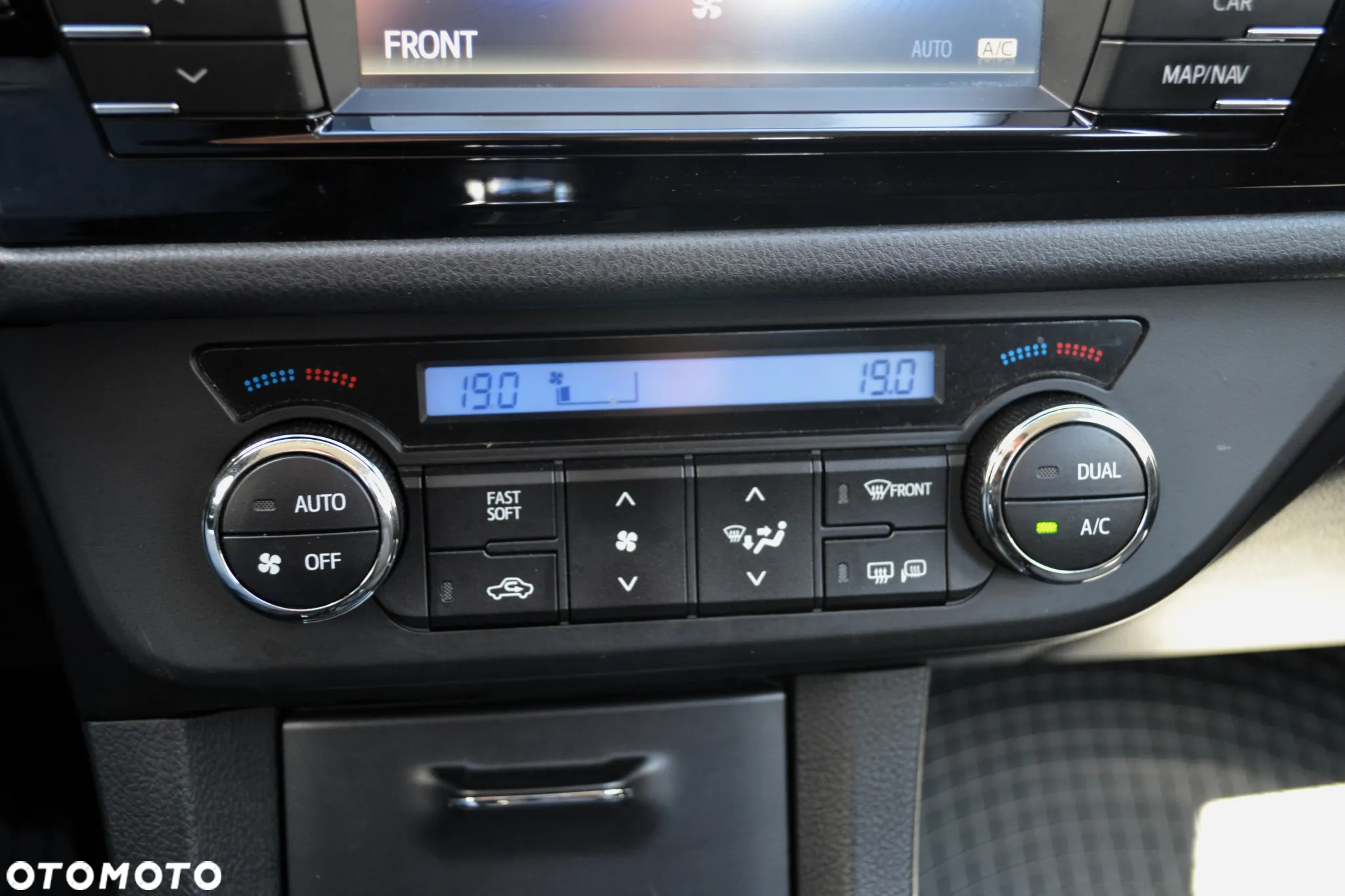 Toyota Corolla 1.6 Premium + - 21