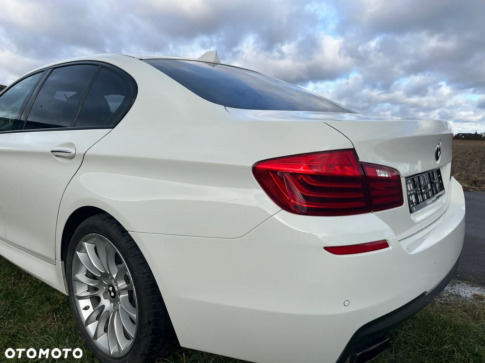 BMW Seria 5 550i xDrive - 16