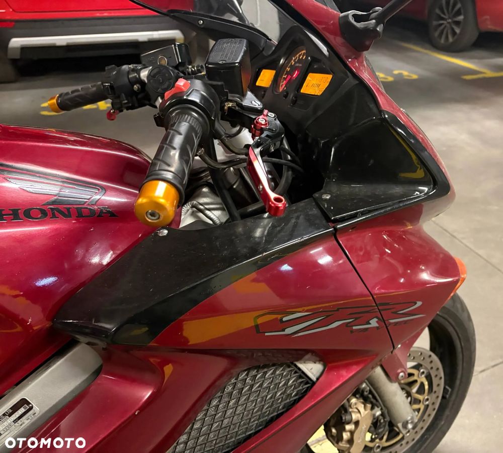 Honda VFR - 12