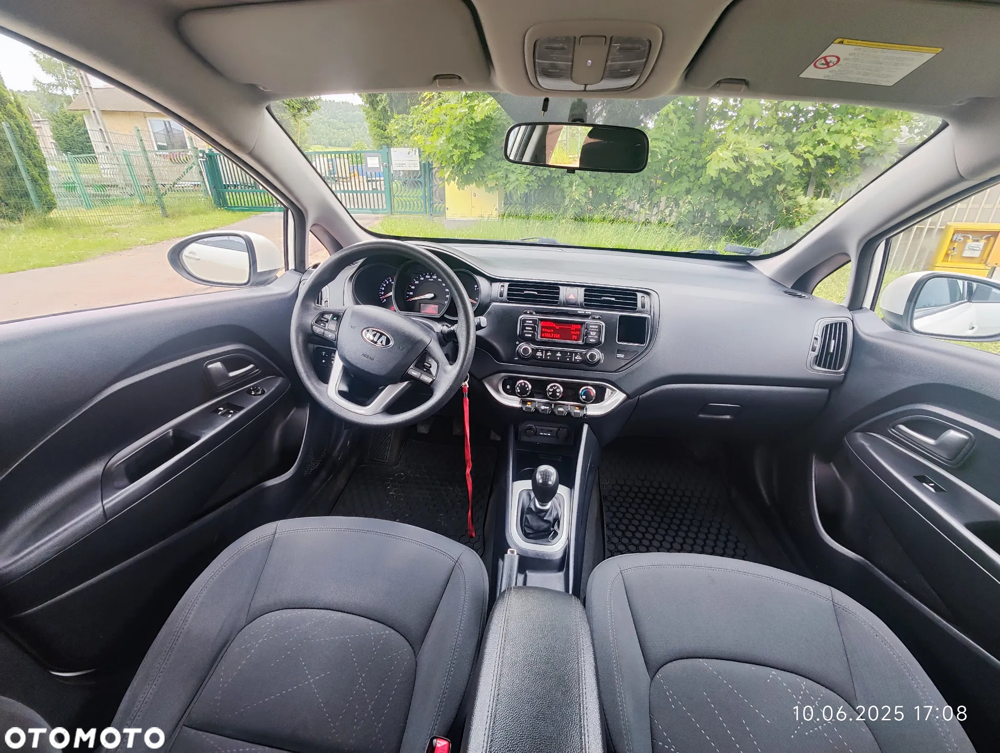 Kia Rio 1.4 L - 8
