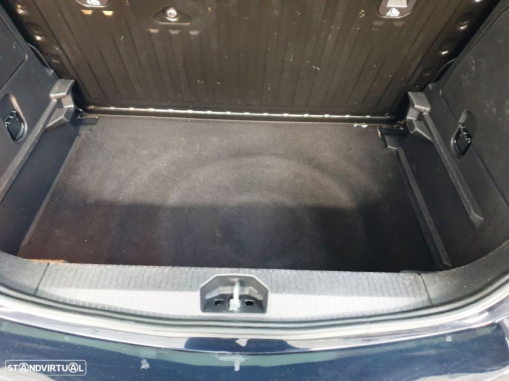 Opel Corsa 1.2 120 Anos - 26