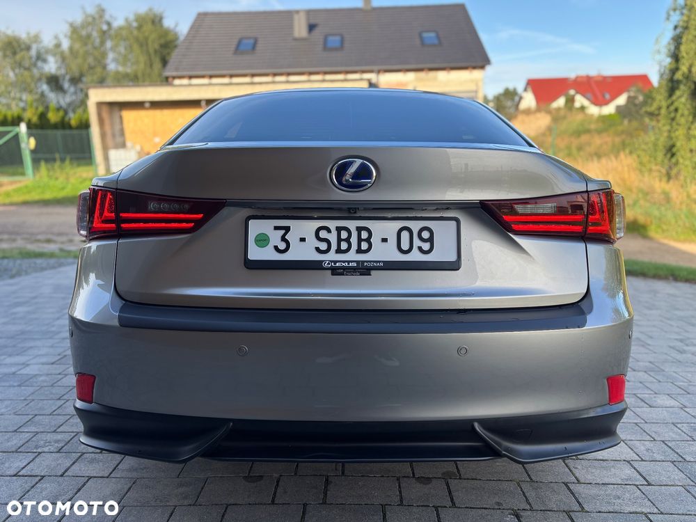 Lexus IS 300h Prestige - 16