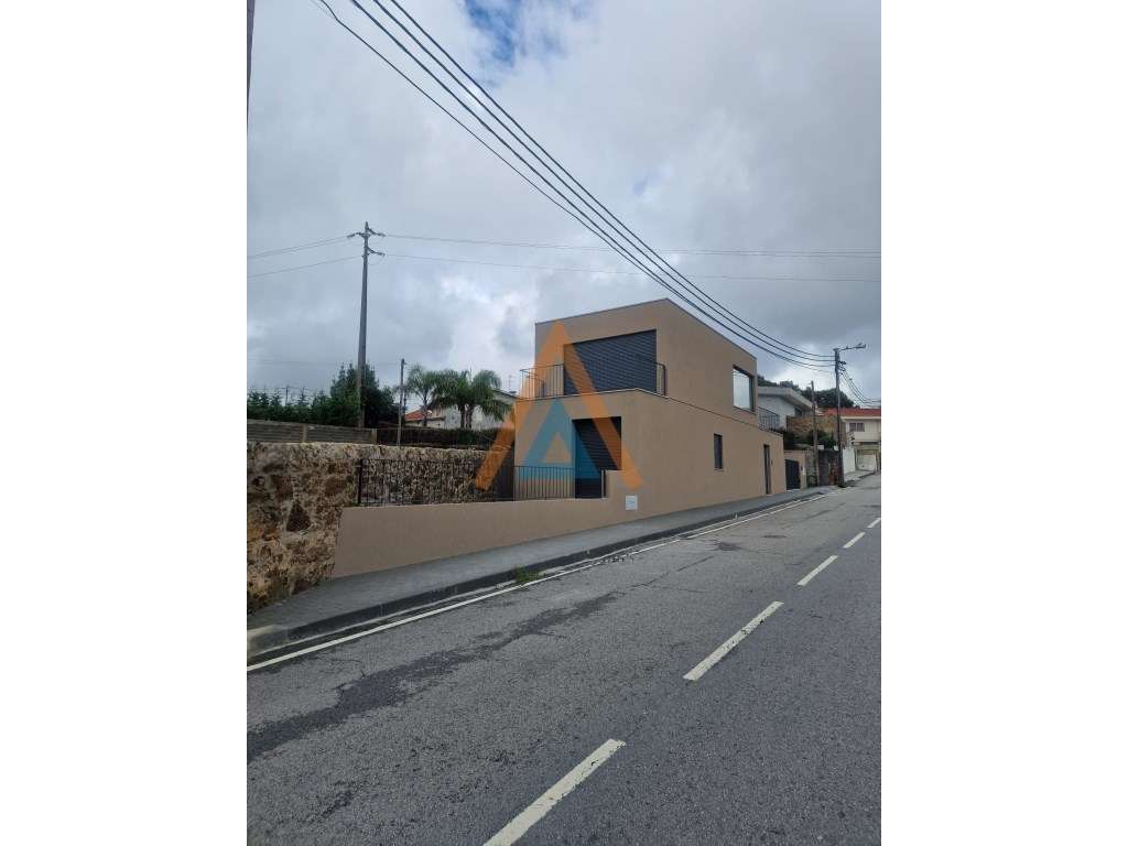Moradia Contemporânea em Arrifana - Design Moderno e Localização Pr... - Grande imagem: 3/6