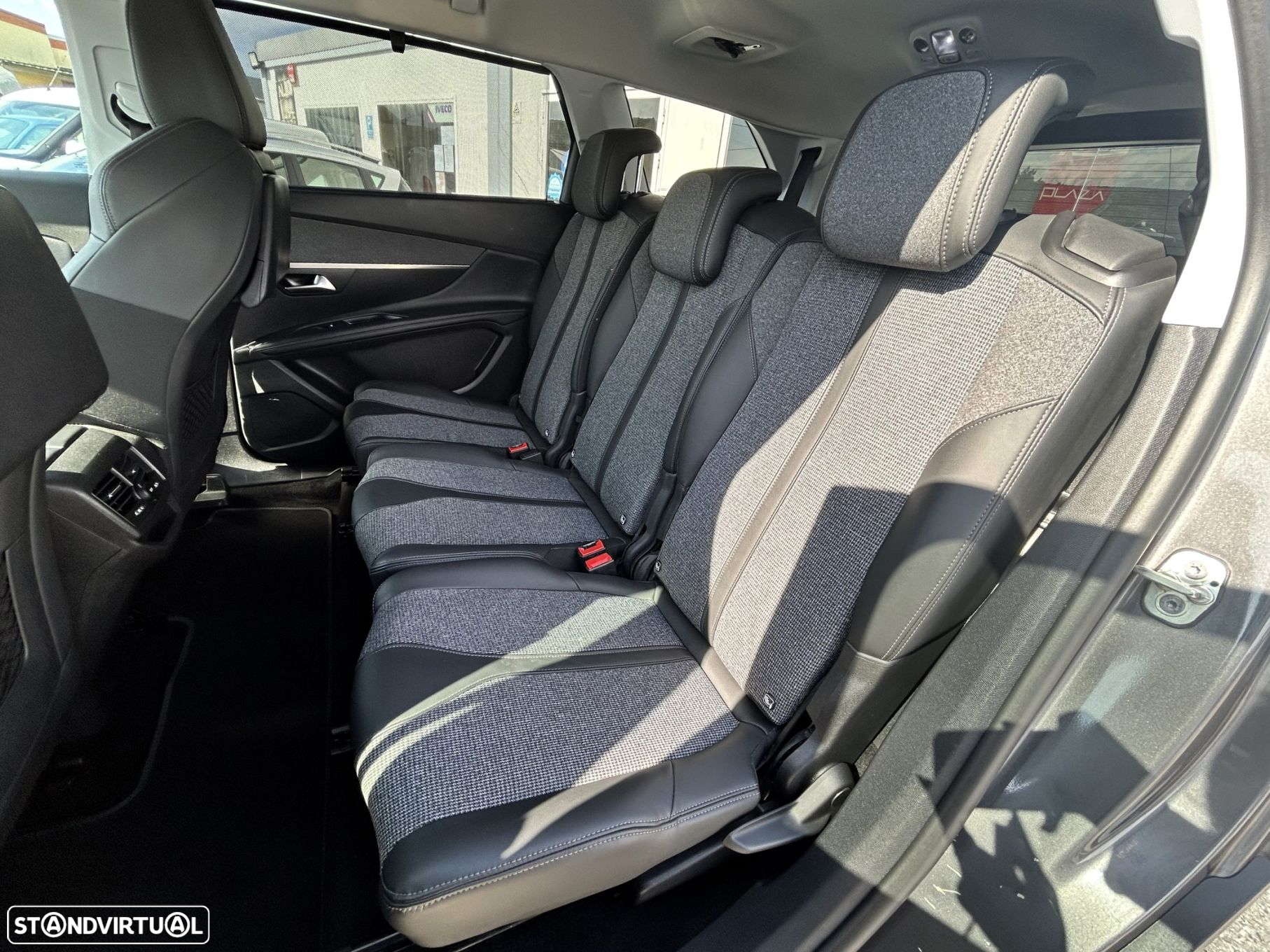 Peugeot 5008 1.5 BlueHDi Allure EAT8 - 26