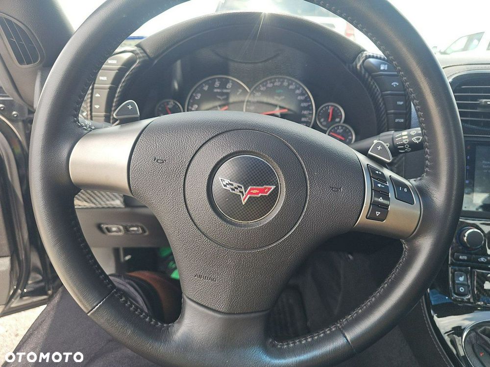 Chevrolet Corvette - 12