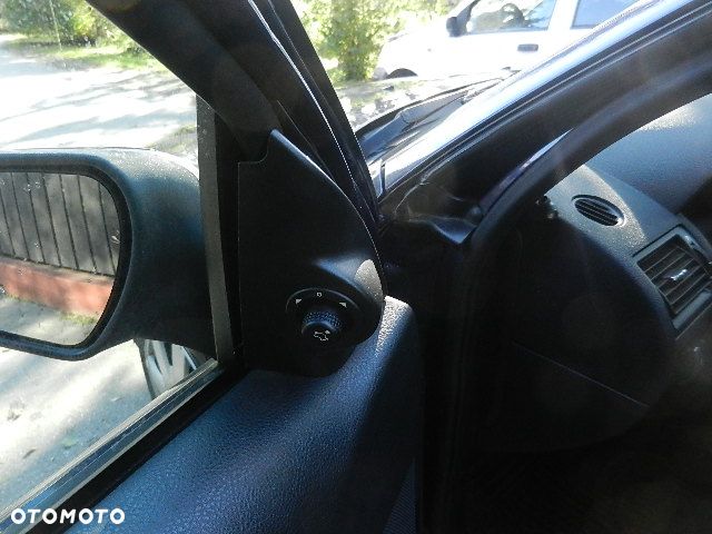 Ford Mondeo 1.8 Trend X - 14