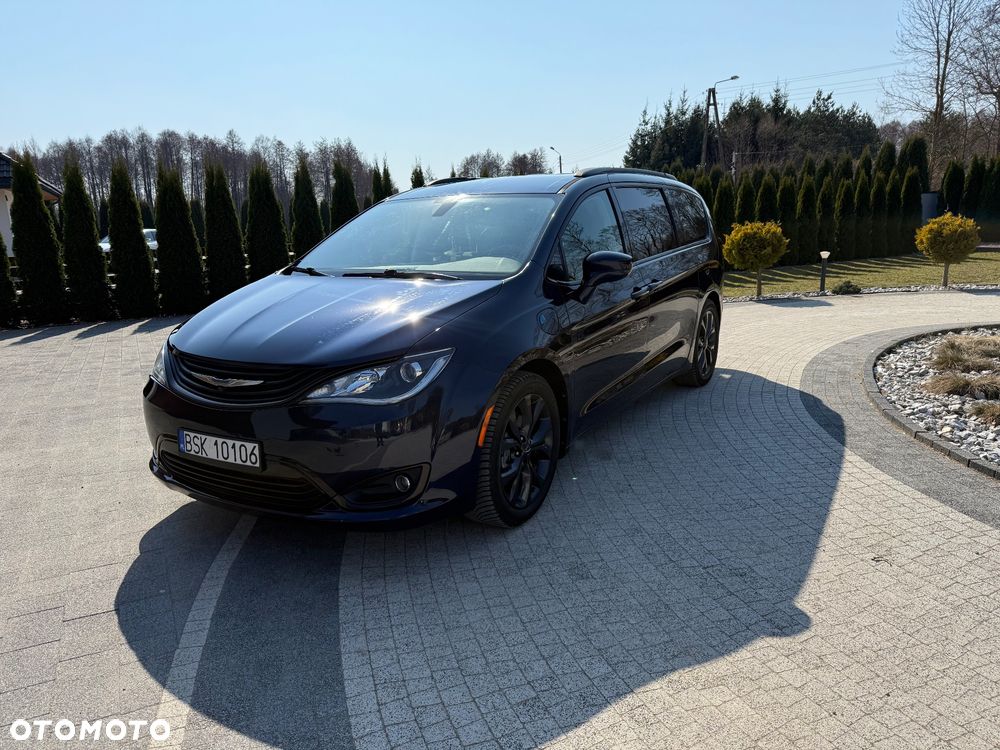 Chrysler Pacifica - 2